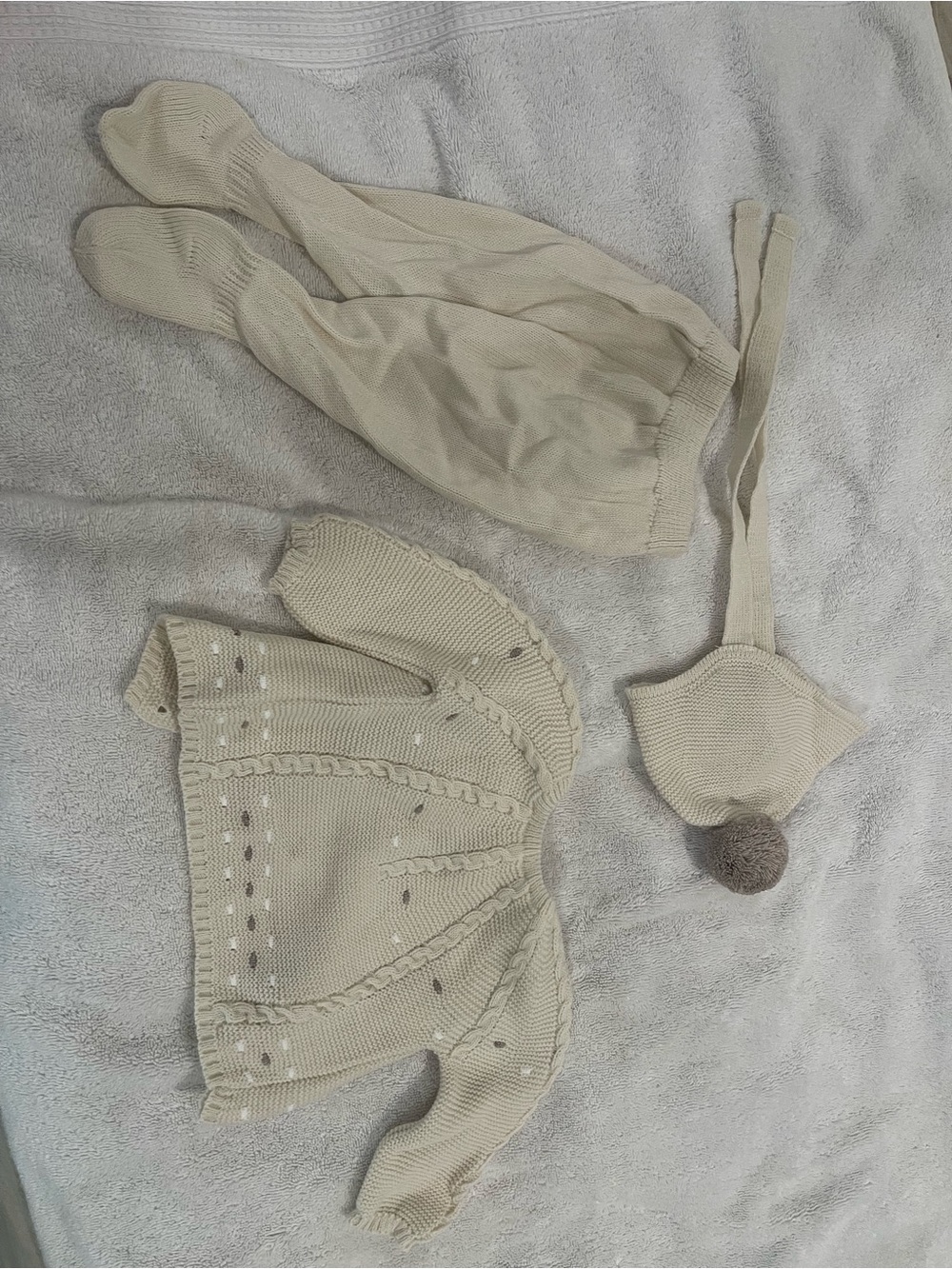 Cream Knit Baby Three-Piece Sweater Set with Bonnet Hat - 1 month - Picture 2 of 4